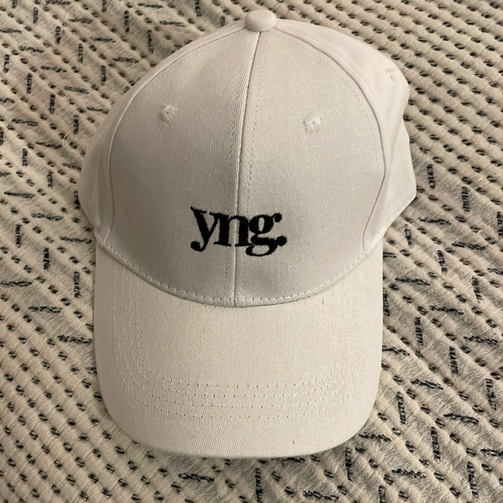 NWOT white baseball hat - never been worn